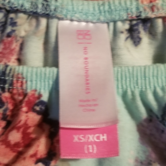 Size XS blouse - Picture 3 of 3